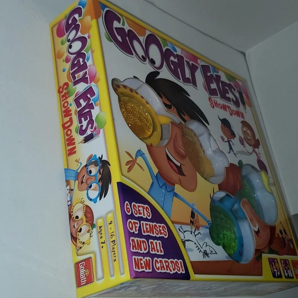 Googly Eyes Showdown Board Game - Picture 4 of 7